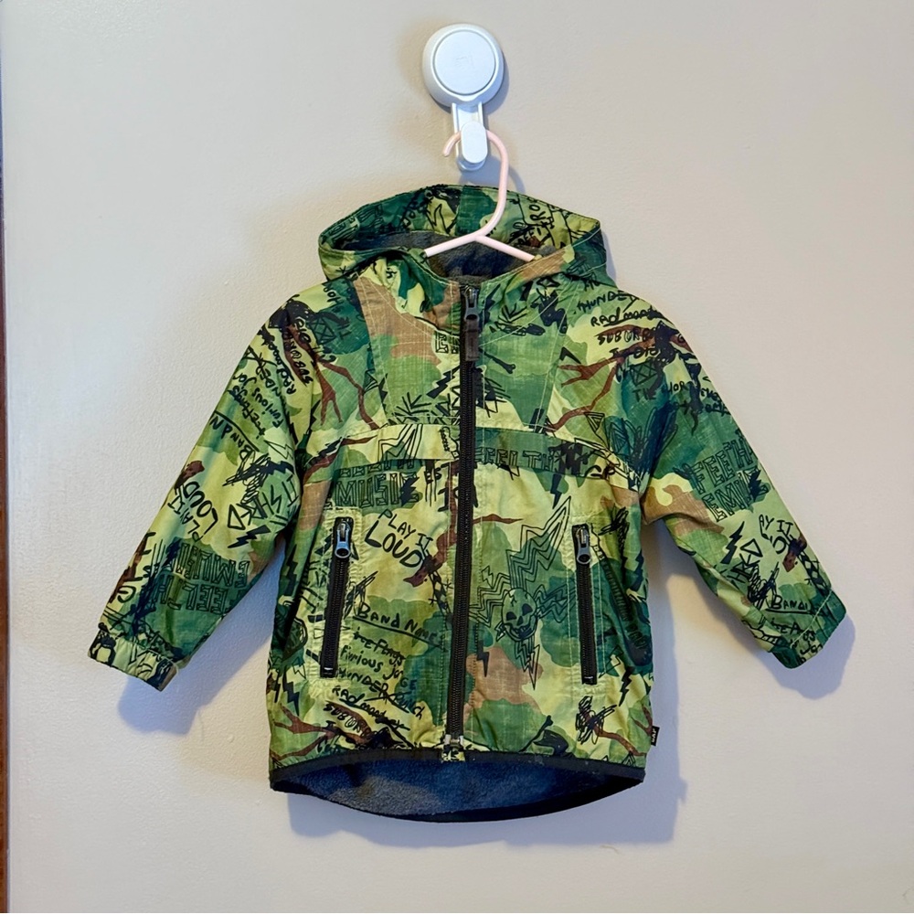 BabyGap Play Loud Graphic Camo Jacket 18–24 Months – Fleece Lined Hooded Zip-Up